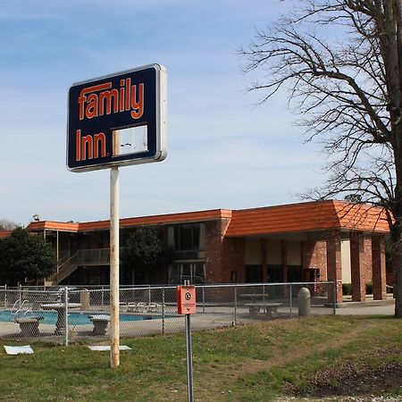 Family Inns Of America Γουίλιαμσμπεργκ Εξωτερικό φωτογραφία